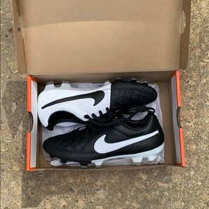 Nike Tiempo Legacy FG Cleats